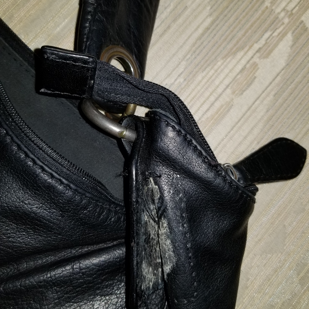 Handbags - Picture 4 of 6